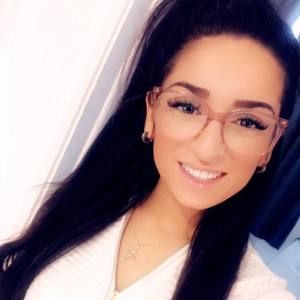 Meet your Posher, Cassandra